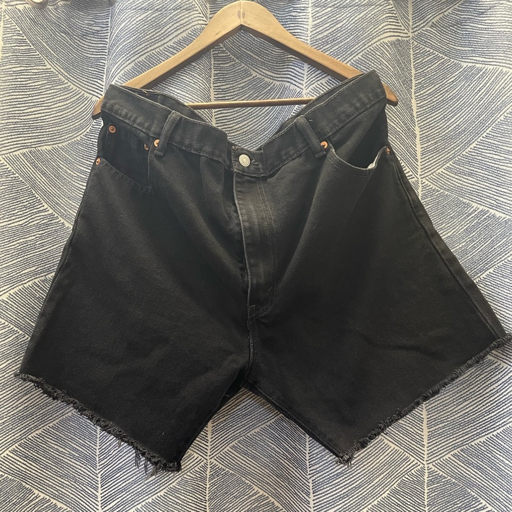 Black Levi’s 517 Cutoff Shorts